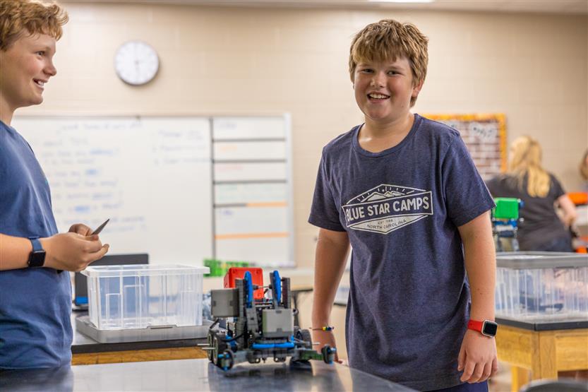 Sunset Middle students build robots
